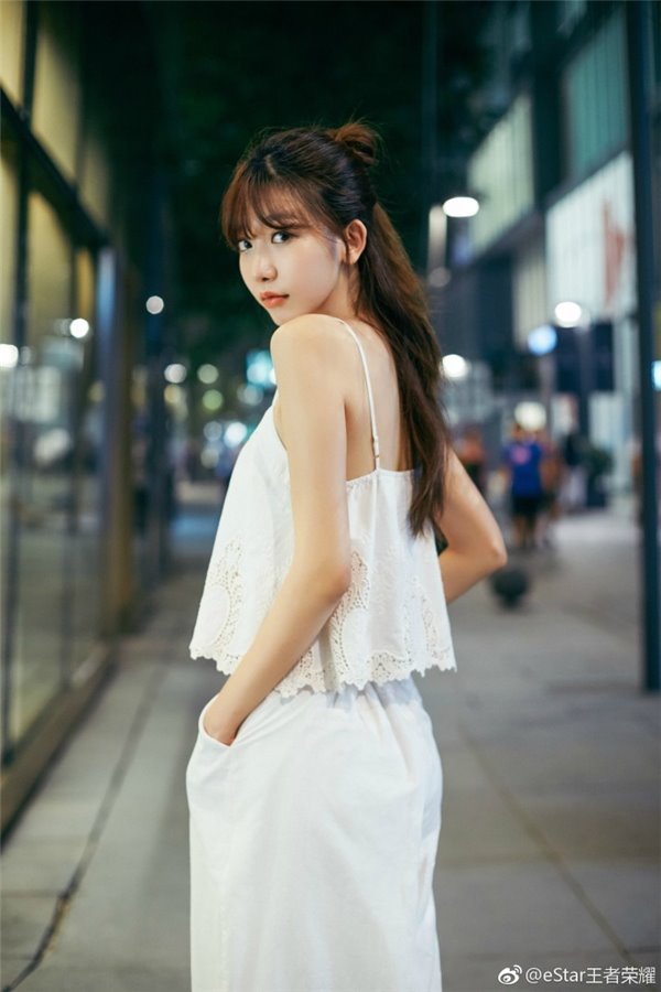 《王者荣耀》最美女队长上任：KPL秋季赛颜值大提升