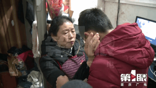 11岁男孩玩《王者荣耀》充钱 母亲存款被花的只剩八毛